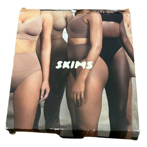 REVOLVE SKIMS CORE CONTROL HIGH-WAISTED SHAPEWEAR THONG - Picture 8 of 10